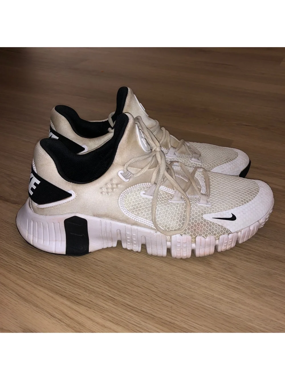 NIKE FREE METCON 4 BLACK WHITE TRAINING RUNNING SHOES SNEAKERS MENS SIZE 12
